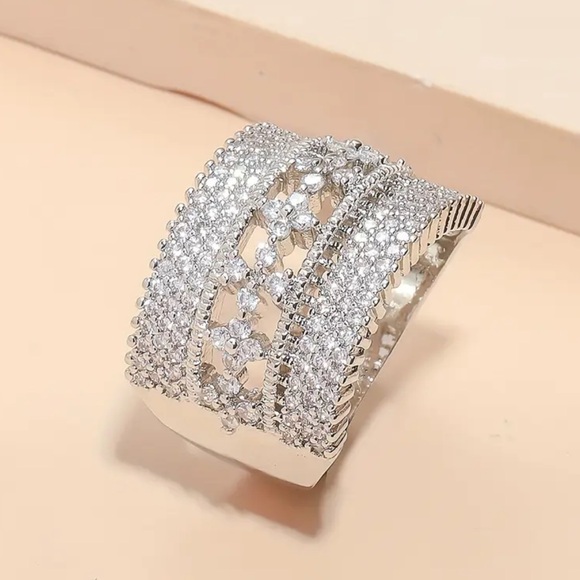 💍🎉 Luxurious Princess Multilayer Stacked Wide Face Ring - Bands with Zirconia - Picture 6 of 7
